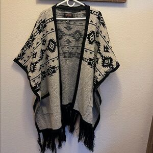 Cato Black and White Patterned Poncho
